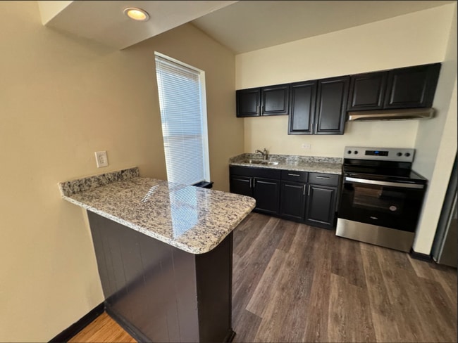 Building Photo - 1 bedroom in Chicago IL 60619