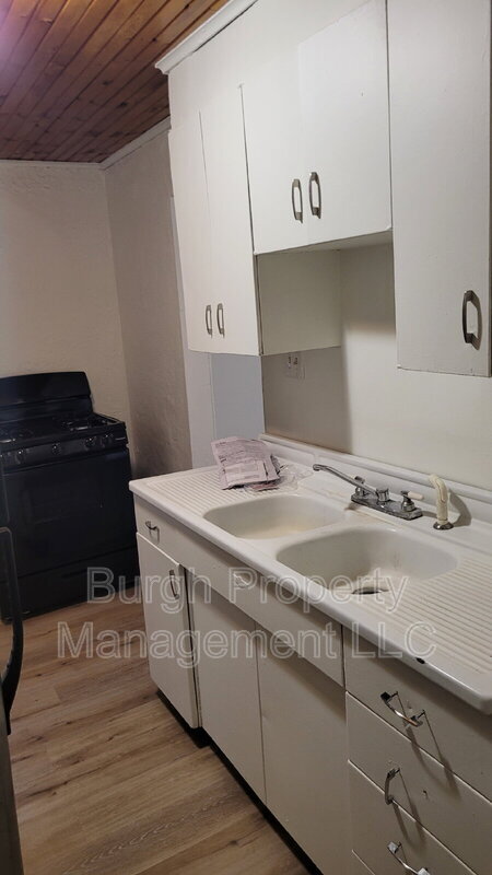 Building Photo - 1633 Monongahela Ave