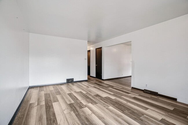 Building Photo - 8610 W Potomac Ave