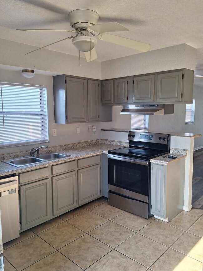 Foto del edificio - NSB Townhouse - 2BR 1.5BA