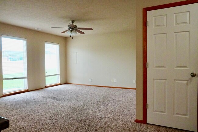 Building Photo - 8941 Broken Spoke Dr