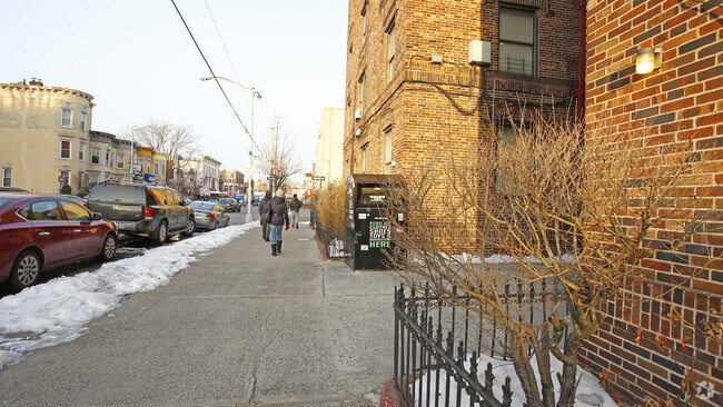 Building Photo - 3111 Glenwood Rd