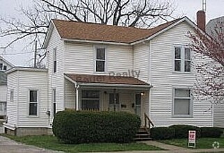 Building Photo - 236 Maple St