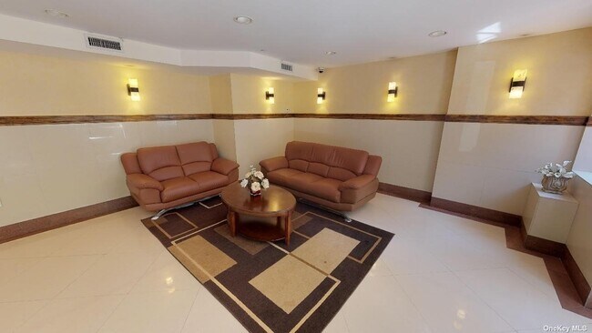 Foto del edificio - 84-14 143rd St