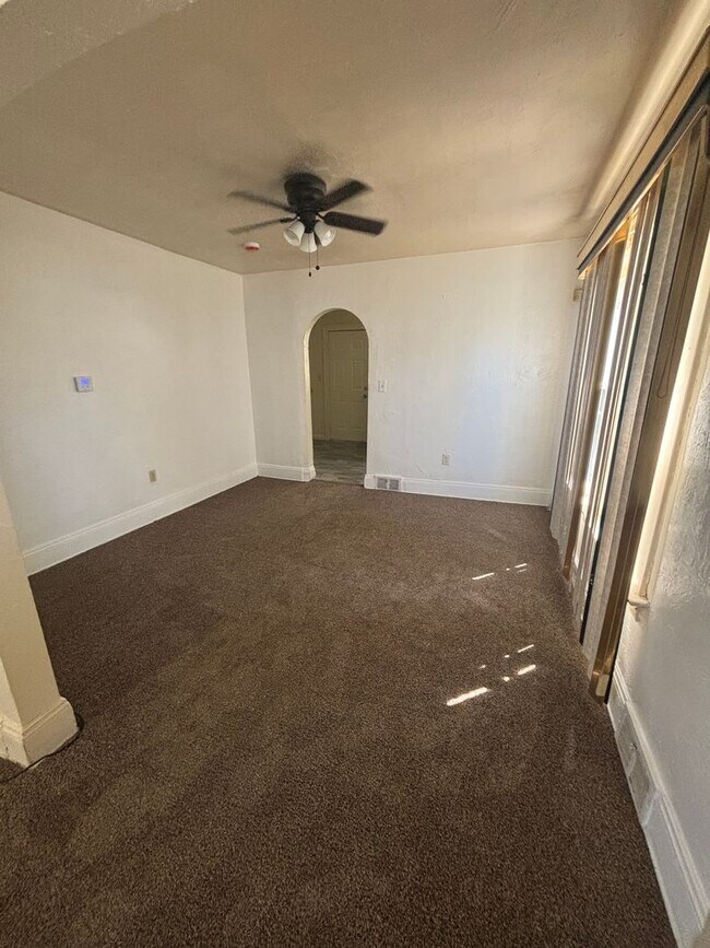 Foto del edificio - 935 E 131st St