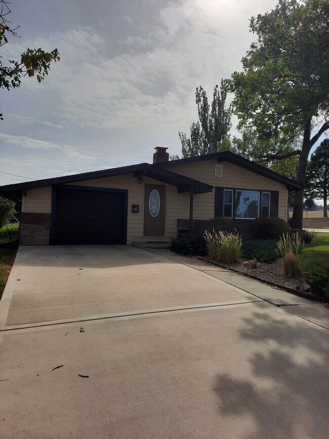 Foto del edificio - 3 BED | 1 BATH | SINGLE GARAGE | SOUTH