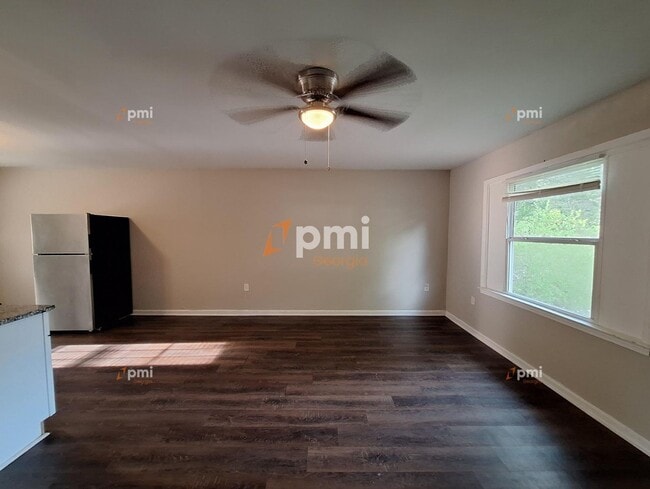Building Photo - 217 Greenbriar Dr