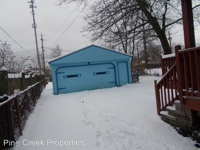 Foto del edificio - 3 br, 1 bath House - 3954 Ardmore Rd.