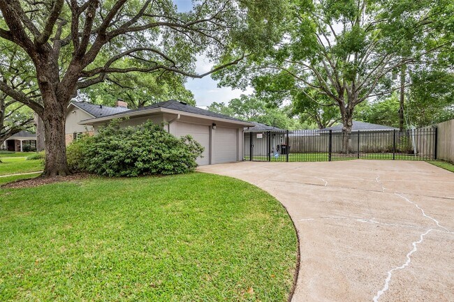 Foto del edificio - 10051 Meadow Lake Ln