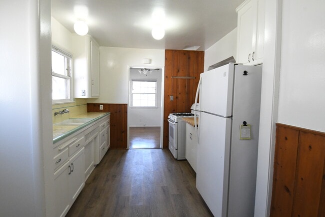 Kitchen with entrance to dining room - 3935 Berryman Ave