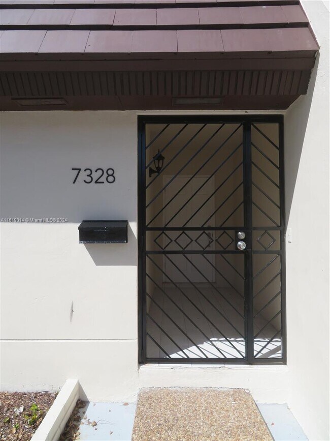 Foto del edificio - 7328 Miami Lakeway S