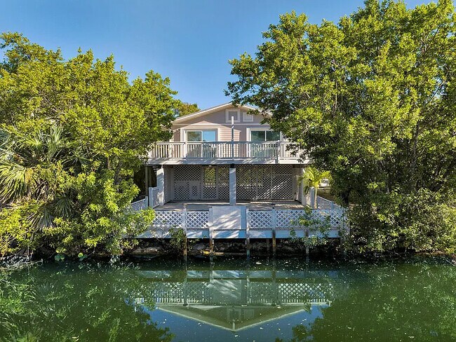 Vista desde el canal - 29172 Rose Dr