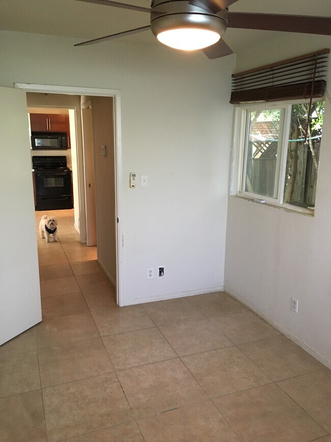 Foto del edificio - 501 S Calle Abronia