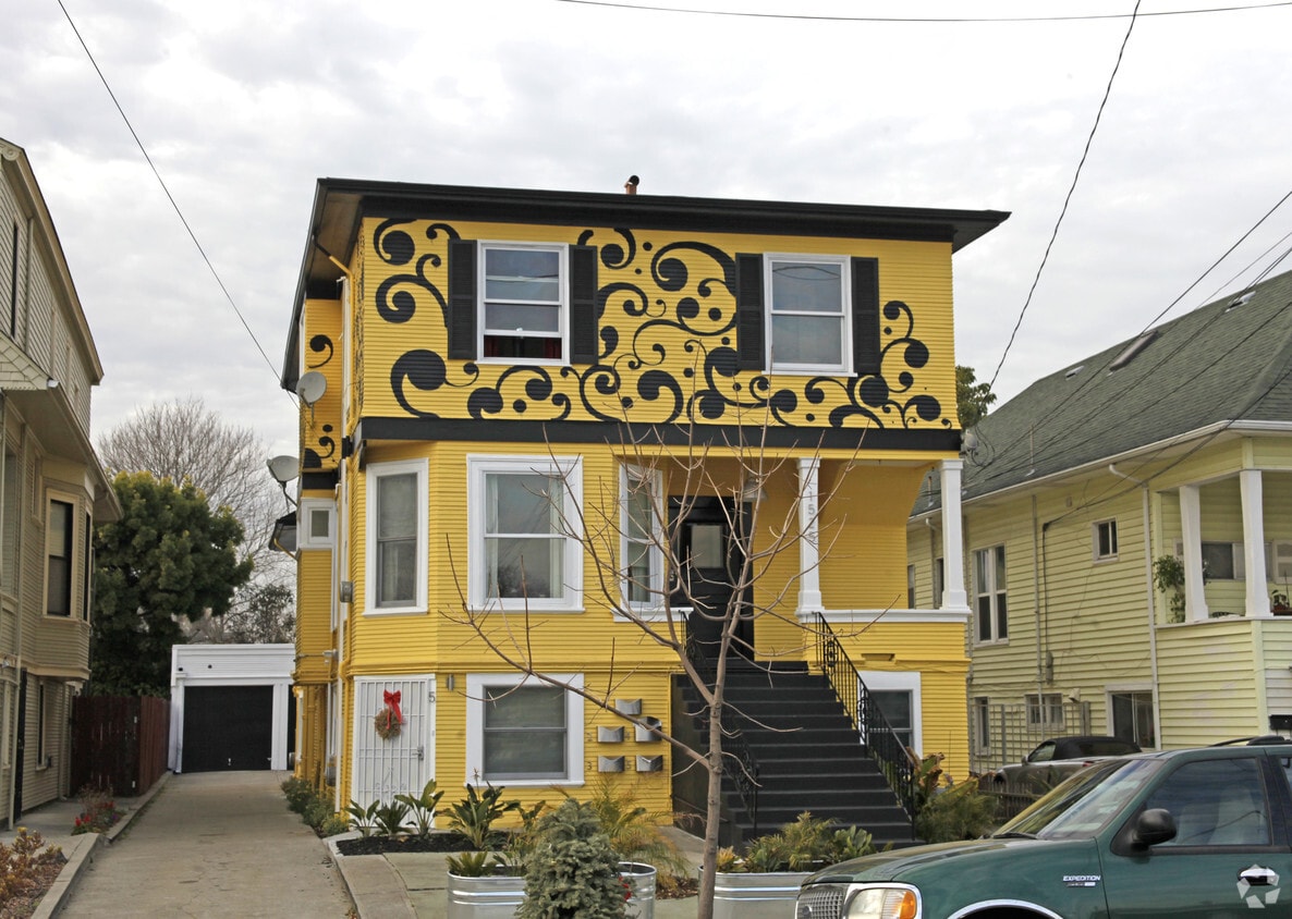 Primary Photo - 1525 Broadway