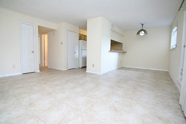 Building Photo - 7714 Renwick Dr