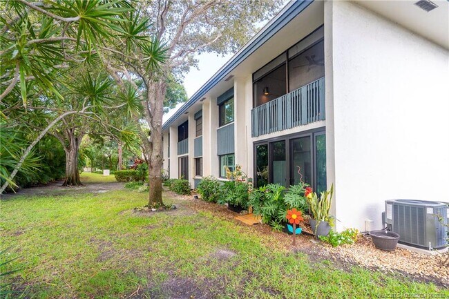 Foto del edificio - 175 SE St Lucie Blvd