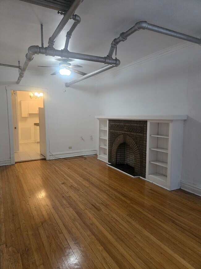 Foto del edificio - 858 N Hoyne Ave