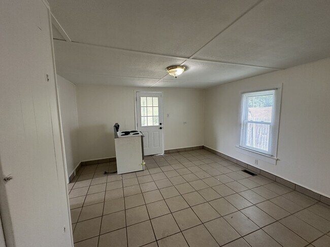 Building Photo - 2215 McCroskey Ave