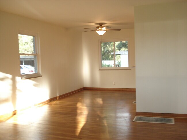 Building Photo - 3072 Northwest Blvd