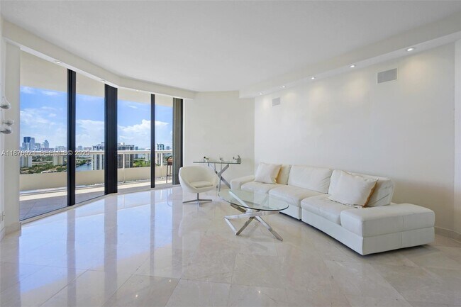 Foto del edificio - 20191 E Country Club Dr