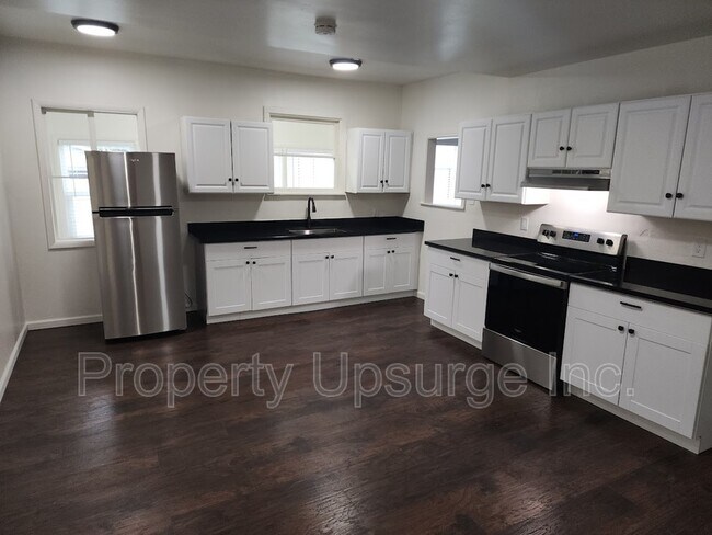 Building Photo - 2180 Kenyon Dr