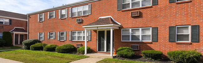 Building Photo - Lynnebrook Gardens Apartments