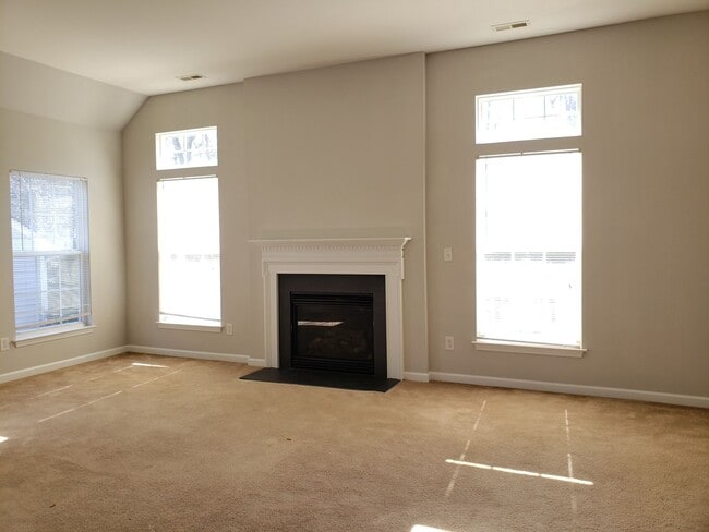 Building Photo - 3 bedroom home in N Charlotte