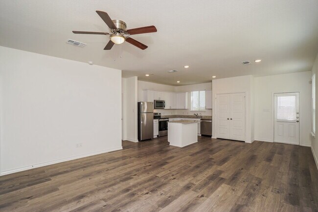 Building Photo - 1637 Viola Ln