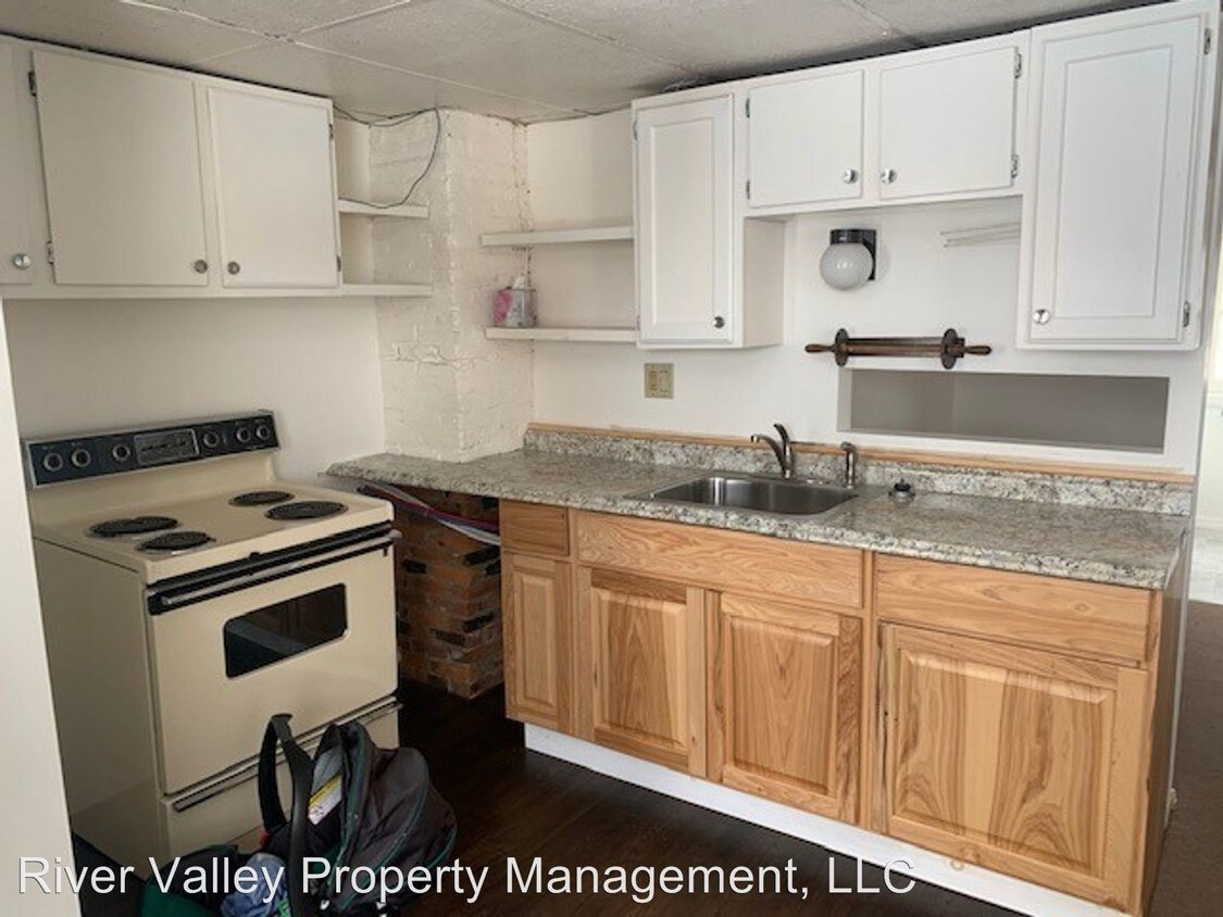 4 Mill Rd, Springfield, VT 05150 Room for Rent in Springfield, VT