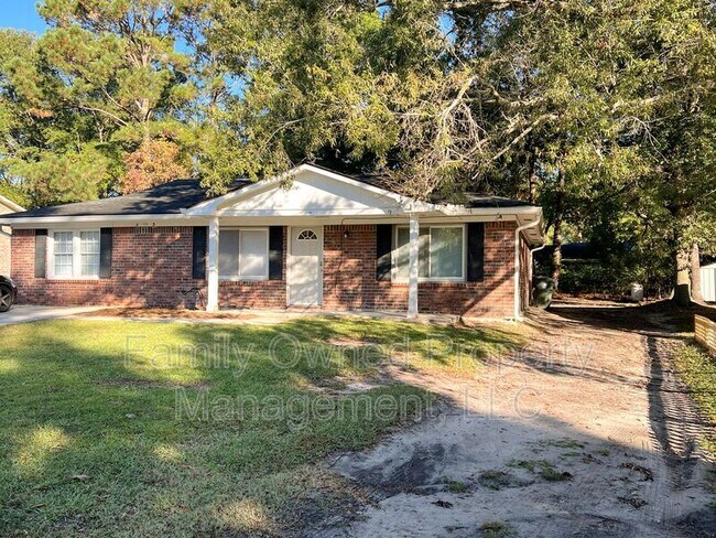 Building Photo - 113 Susan Dr