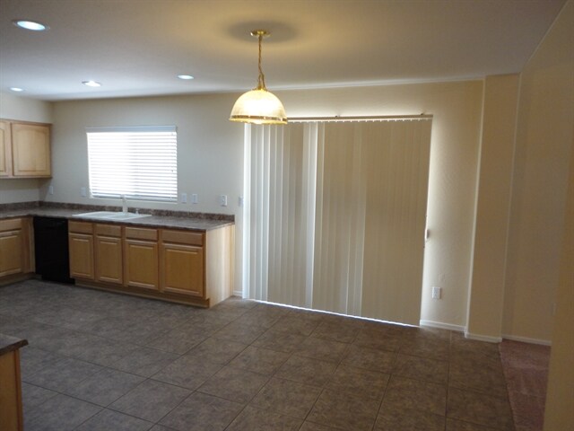 Foto del edificio - 17053 W Halifax Ln