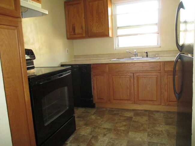 Building Photo - Carriage House apartment, near downtown, w...