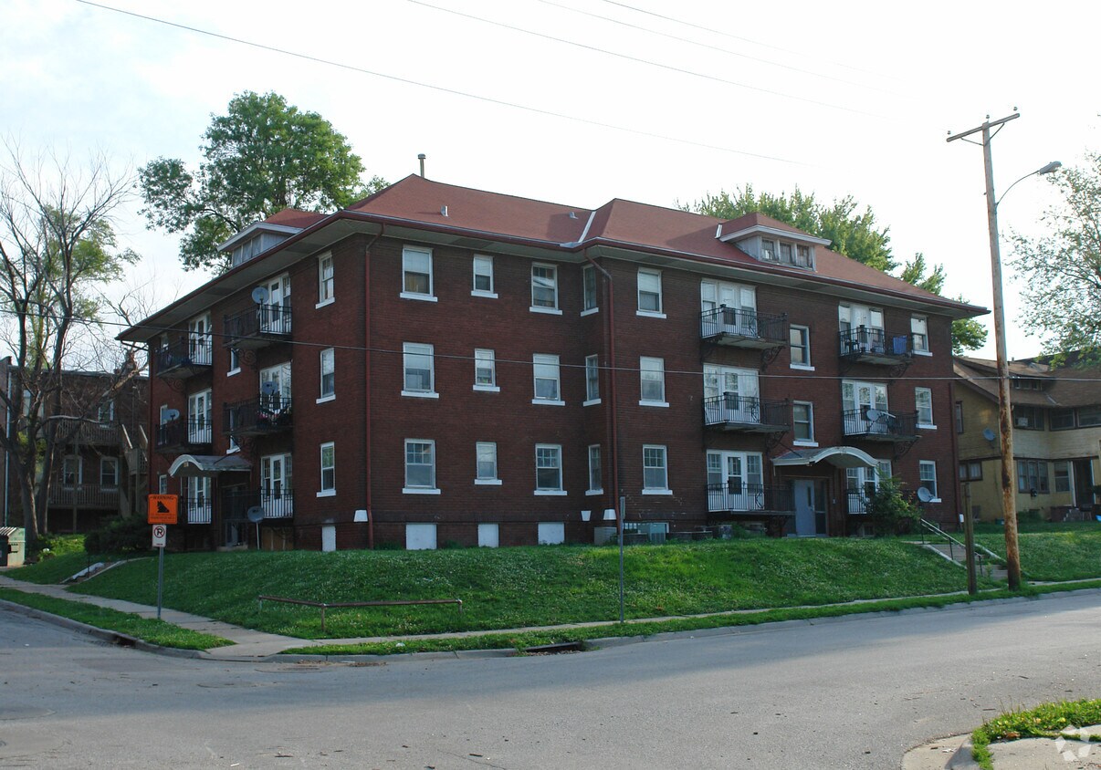 Primary Photo - 2968 Poppleton Ave
