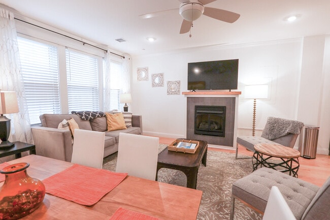 Building Photo - 1008 Tremont St