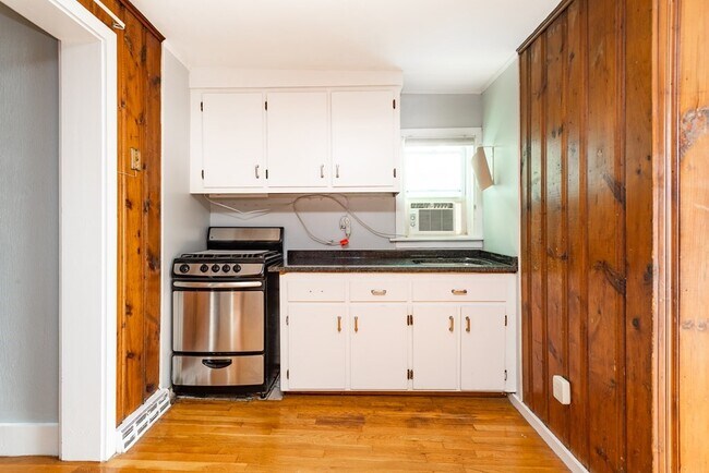 Building Photo - 58 Atherton St
