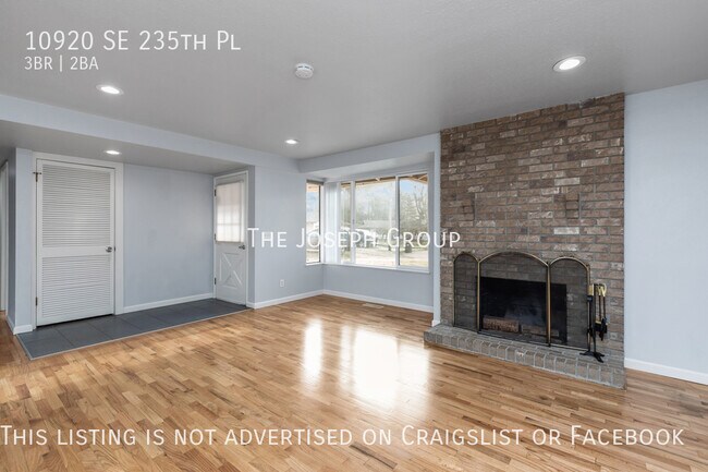 Building Photo - Conveniently located 3 bed/1.75 bath in Kent!