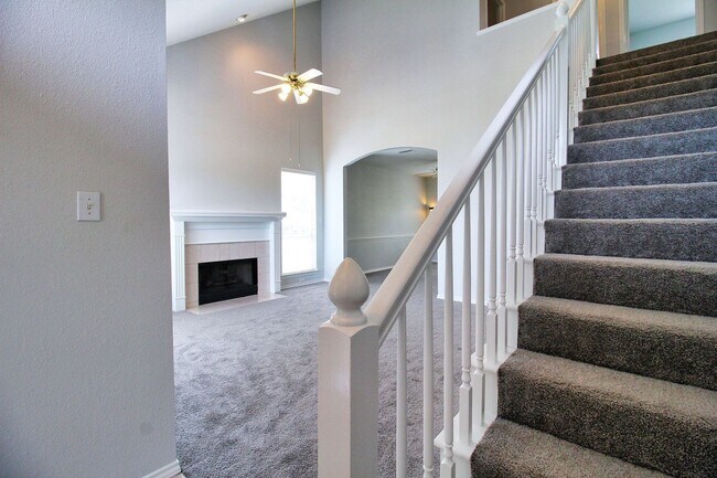 Foto del edificio - 8435 Creekside Cir