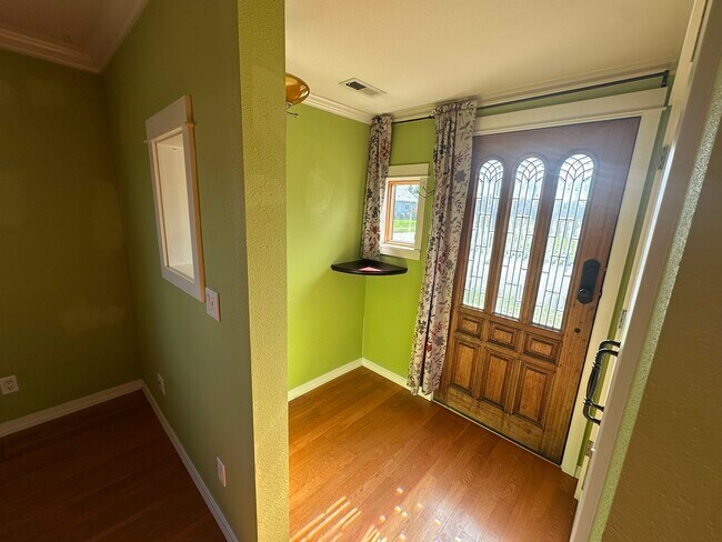 Building Photo - 701 S 59th St