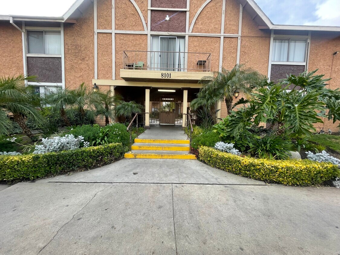 Terrace Pointe Apartments Apartments in Van Nuys, CA