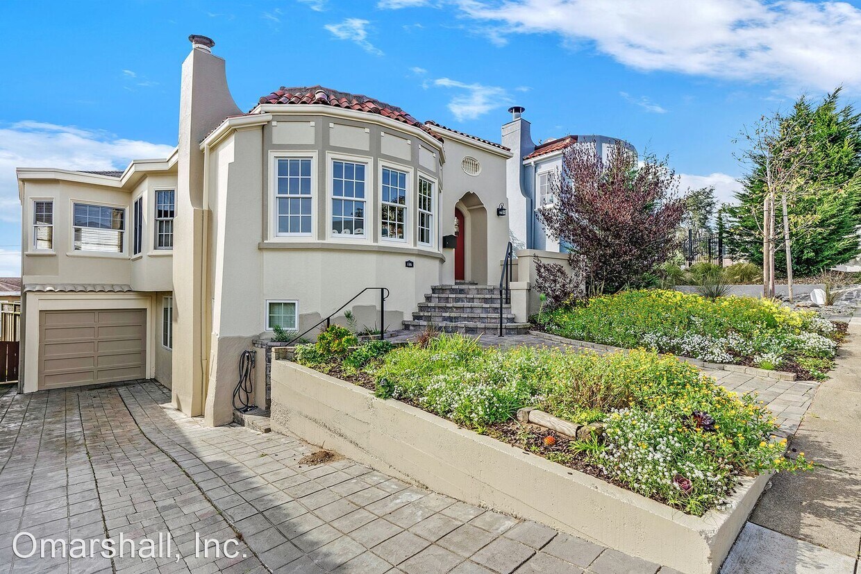 4 br, 2 bath House 175 Valdez Avenue House Rental in San Francisco