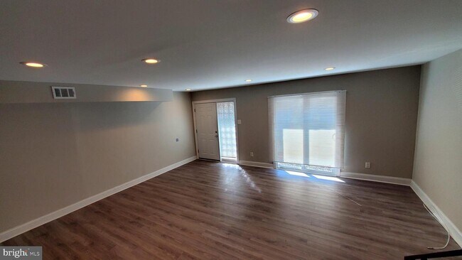 Building Photo - 11859 Academy Rd