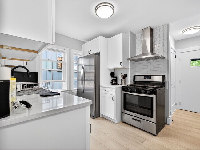 Building Photo - 254 Main St