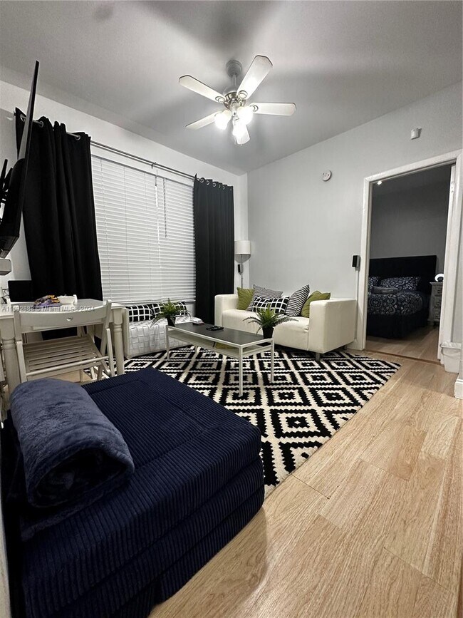 Foto del edificio - 1320 Drexel Ave