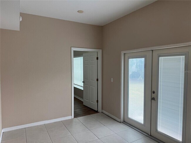 Building Photo - 1327 Flaxwood Ave