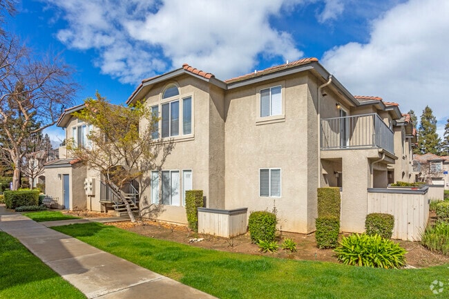 Building Photo - Le Provence at the Dominion