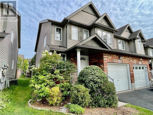 Building Photo - 510 Virginia Creeper St