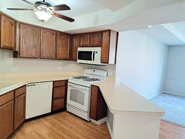 Building Photo - 6337 Roosevelt Rd