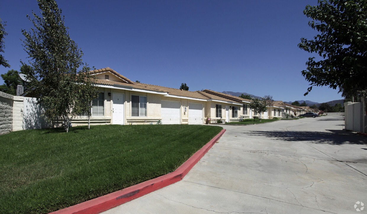 Sherrystone Terrace Townhome Apts Apartments in Yucaipa, CA