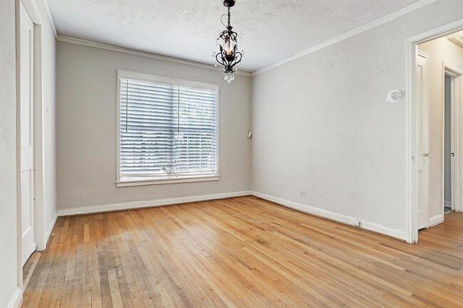 Building Photo - 6411 Pinehurst Dr