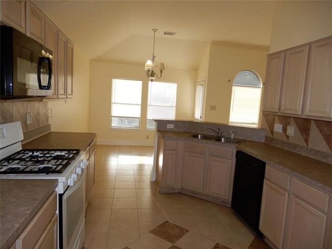 Foto del edificio - 5302 Rustling Trails Dr
